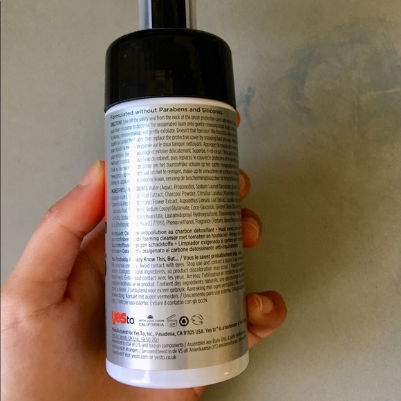 Yes To Tomatoes Detoxifying Charcoal Cleanser - Picture 5 of 6